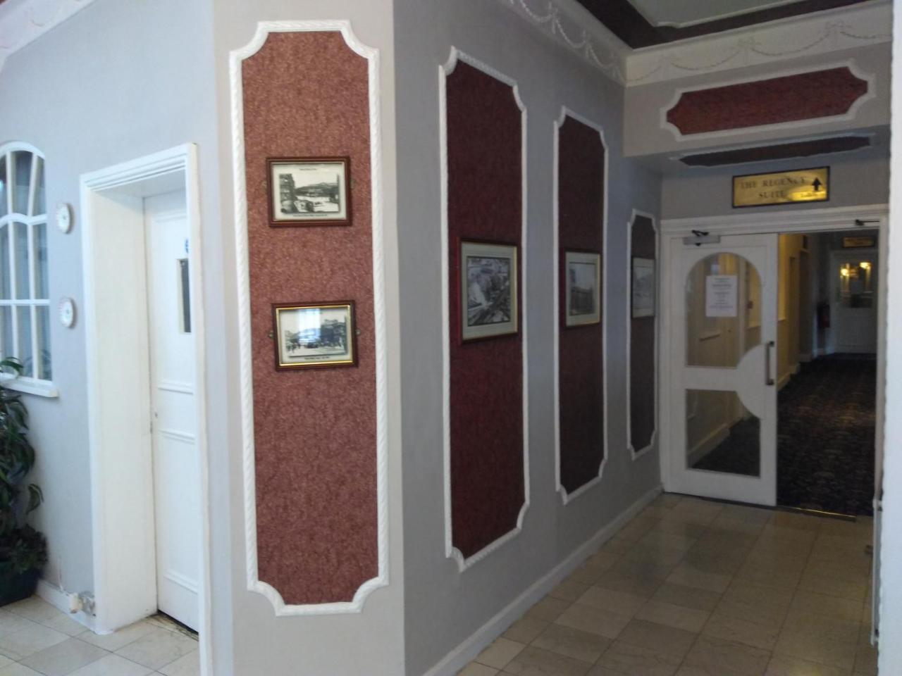 The Crown Hotel 2*