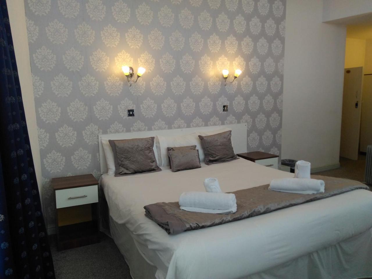 Hotel The Crown 2*