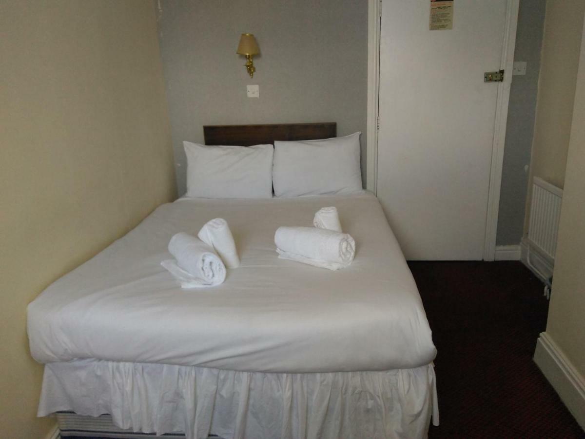 Hotel The Crown 2*